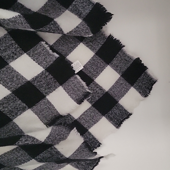 West loop womens Shawl. Not marked with size. - Picture 2 of 5